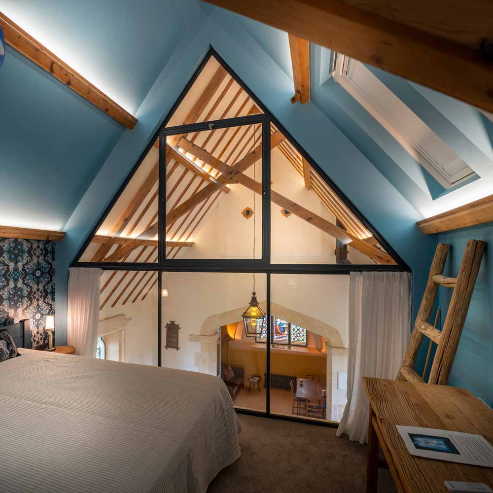 Bedroom with a glazed metal screen frontage